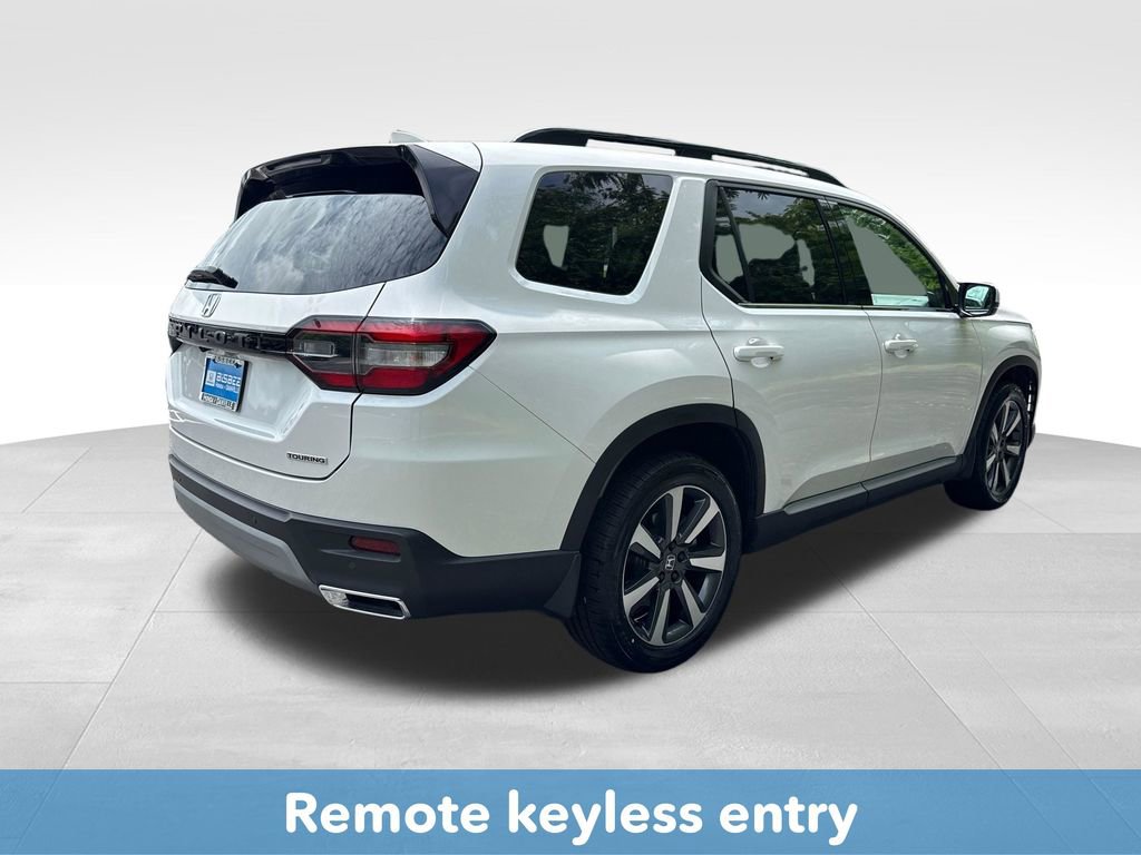 Used 2025 Honda Pilot Touring image 8