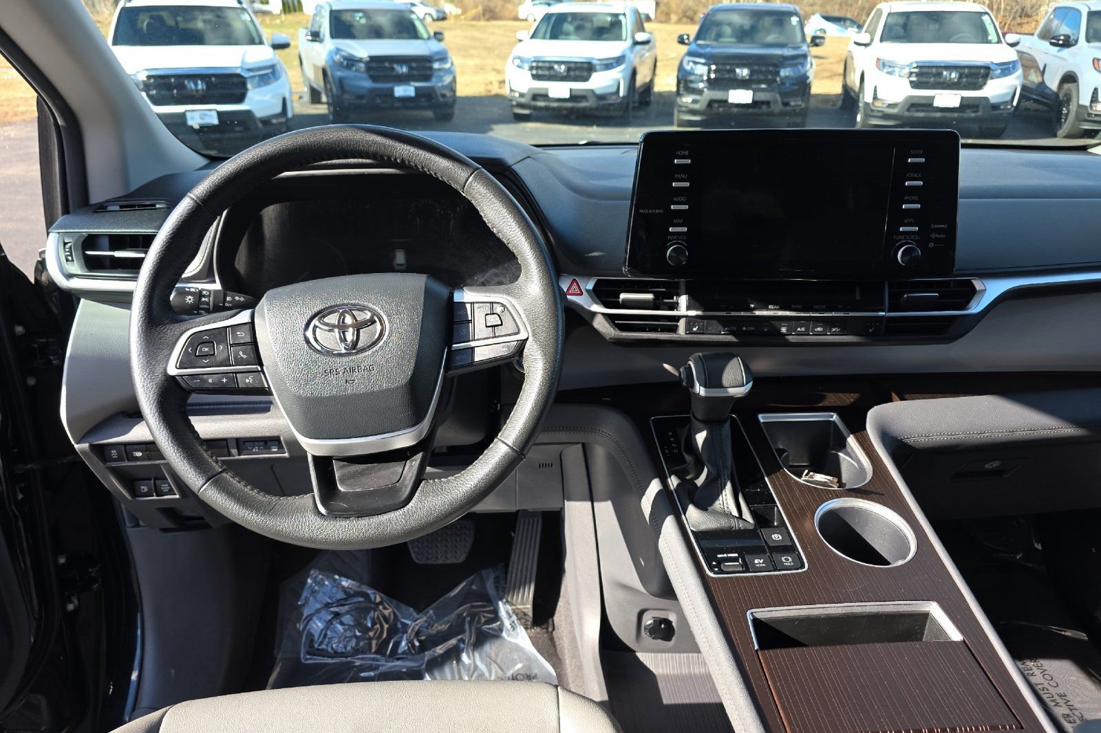 Used 2024 Toyota Sienna XLE image 14