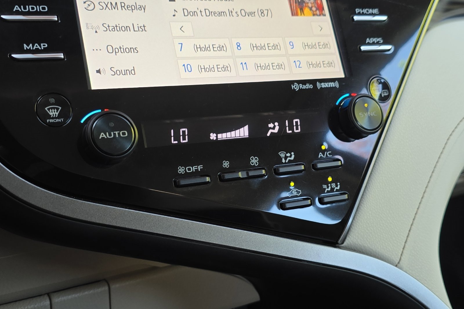 Used 2020 Toyota Camry XLE image 18