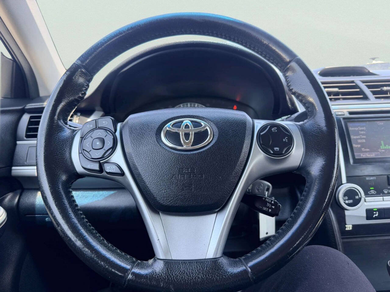 Used 2014 Toyota Camry SE FWD image 29