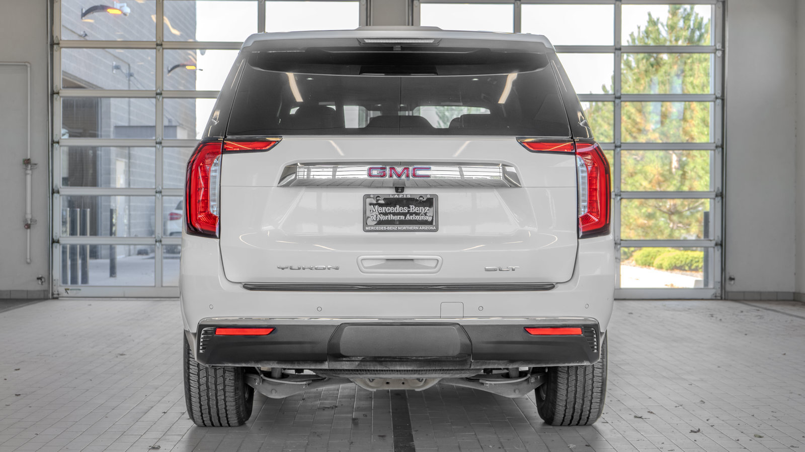 Used 2022 GMC Yukon SLT w/ SLT Premium Package AWD/4WD image 14