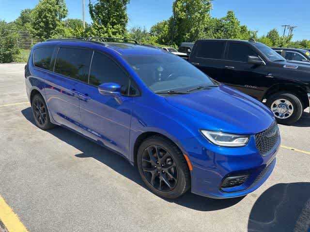 Used 2021 Chrysler Pacifica Limited w/ Premium & Safety Sphere Group AWD/4WD image 22