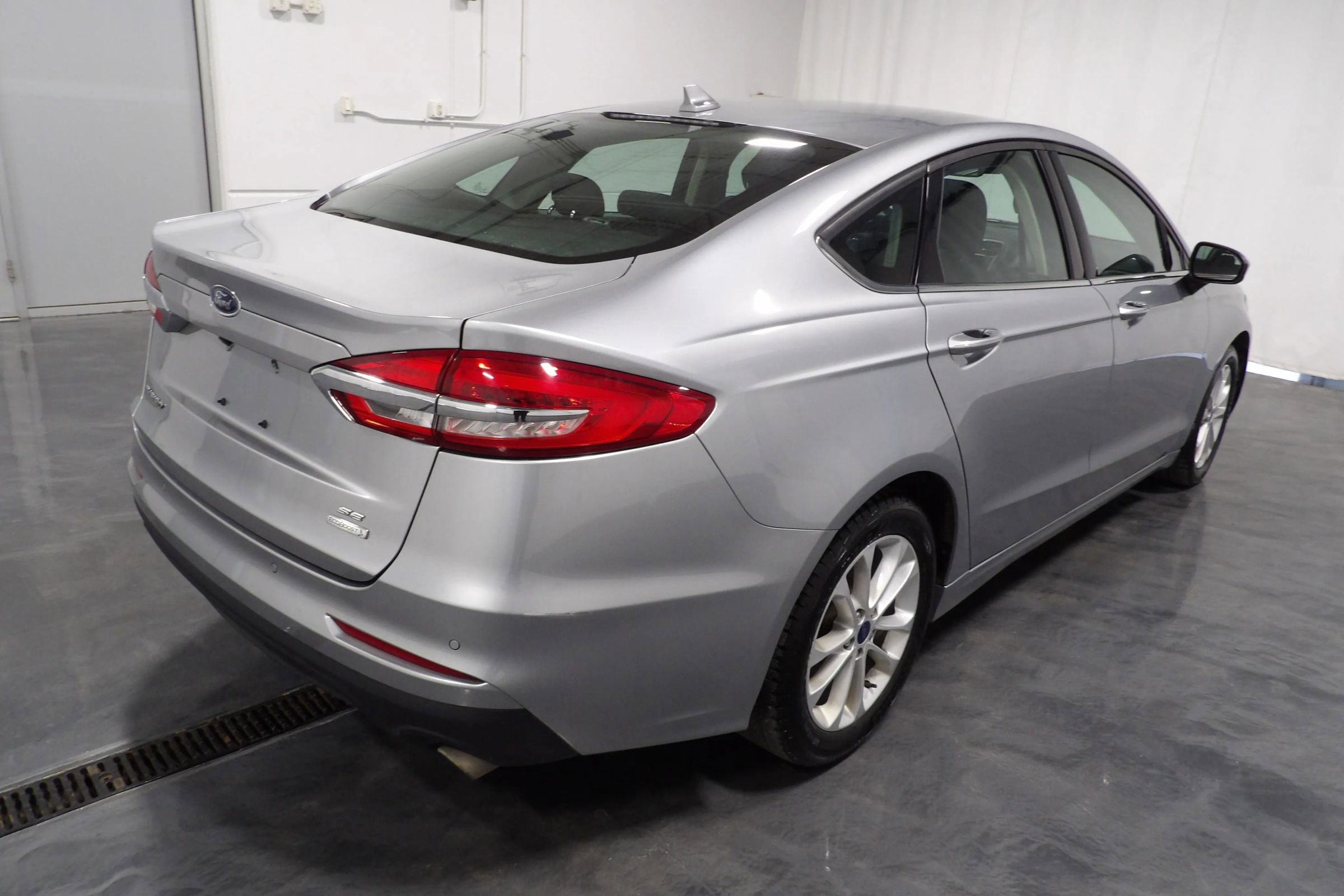 Used 2020 Ford Fusion SE image 4