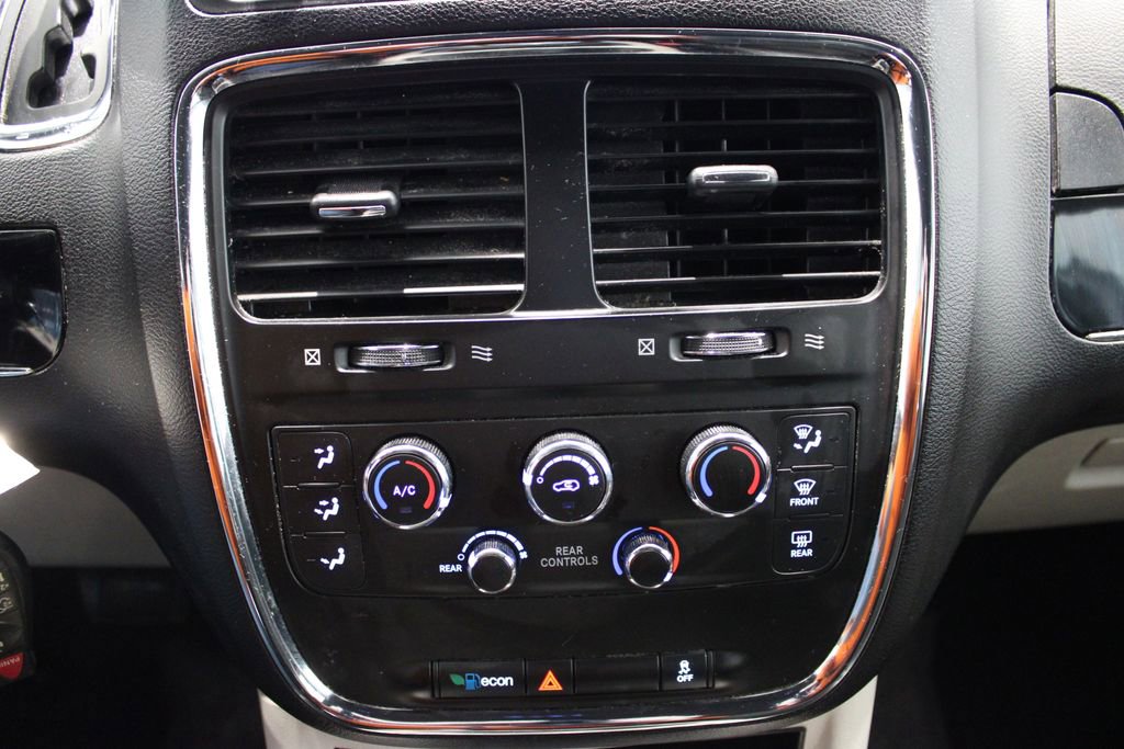 Used 2019 Dodge Grand Caravan SXT image 8