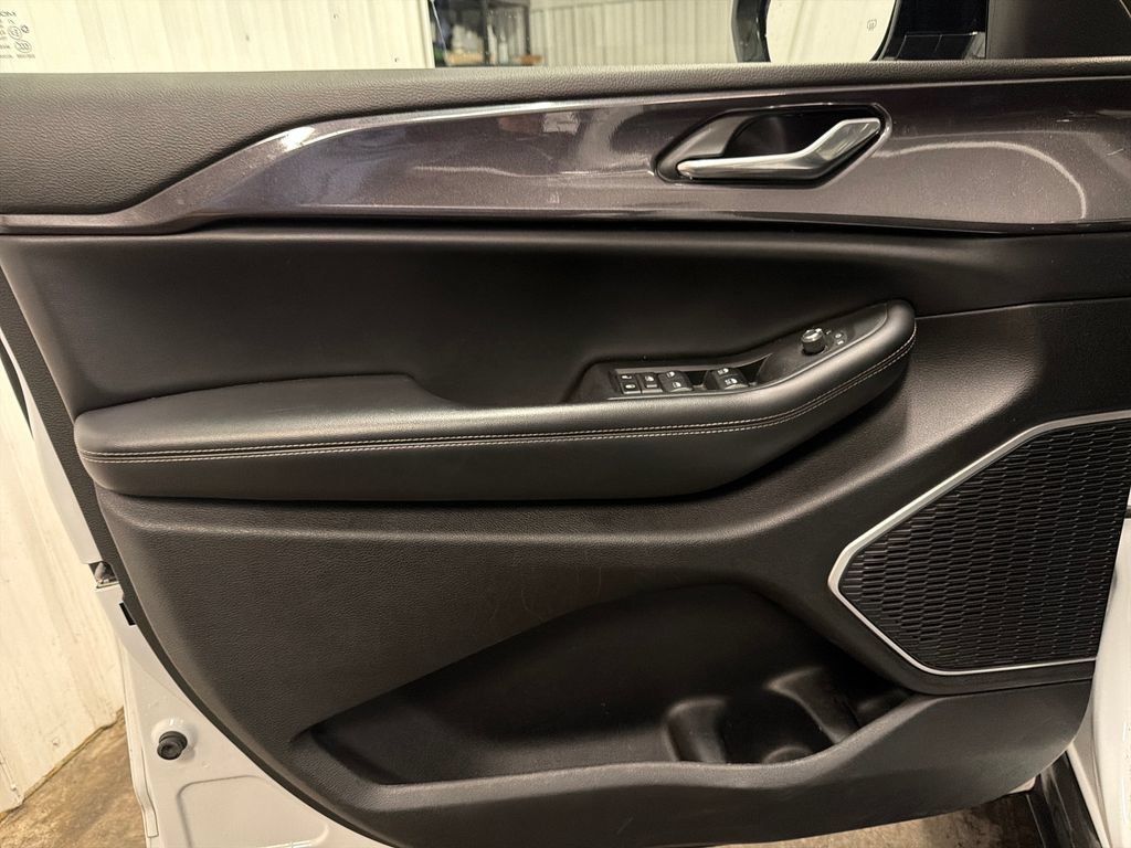 Used 2021 Jeep Grand Cherokee L Laredo AWD/4WD image 31