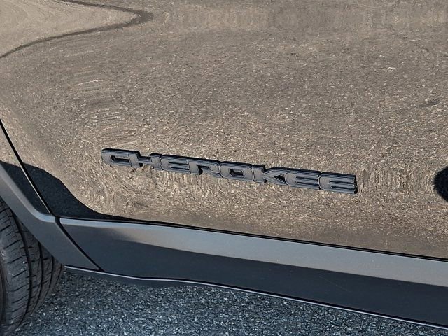 Certified 2023 Jeep Cherokee Altitude Lux AWD/4WD image 35