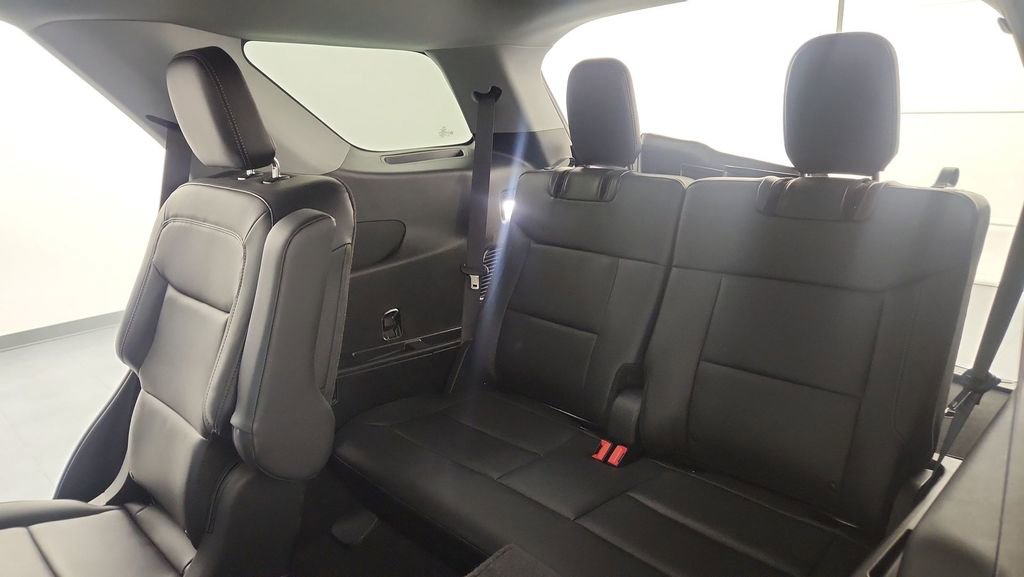 Used 2023 Ford Explorer XLT w/ Equipment Group 202A image 30