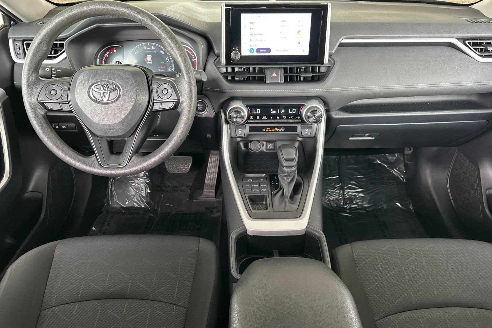 Used 2025 Toyota RAV4 XLE AWD/4WD image 16
