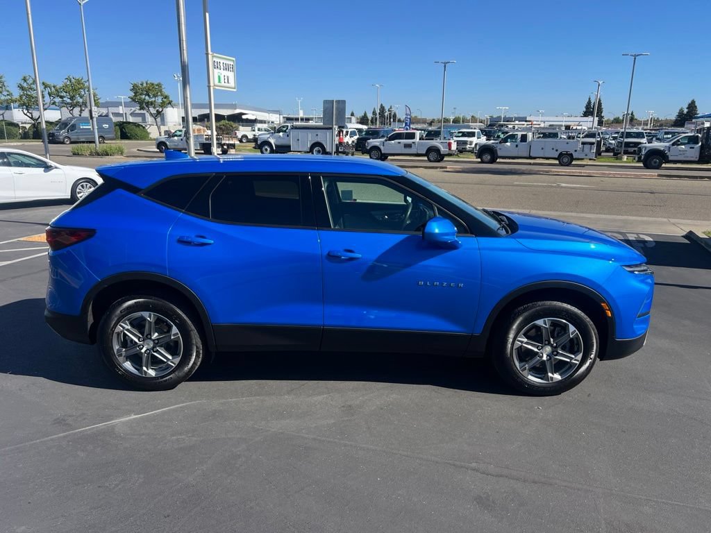 Used 2025 Chevrolet Blazer LT FWD image 14