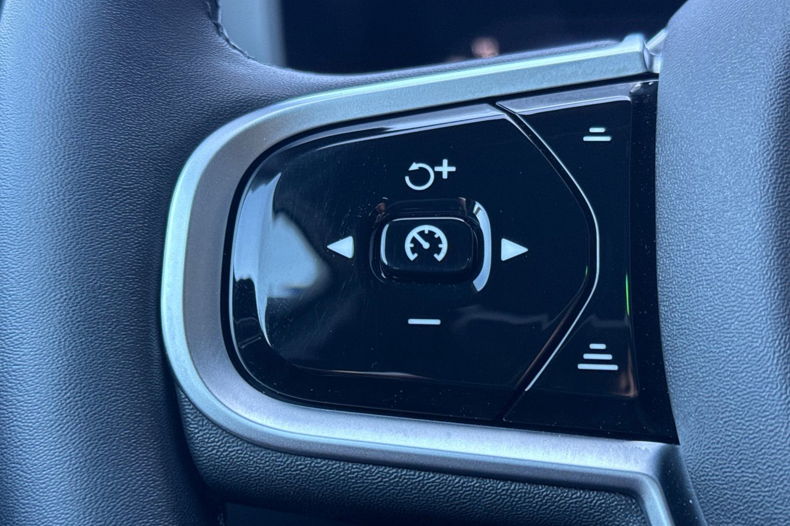 Certified 2026 Volvo V60 B5 Cross Country Plus w/ Climate Package image 28