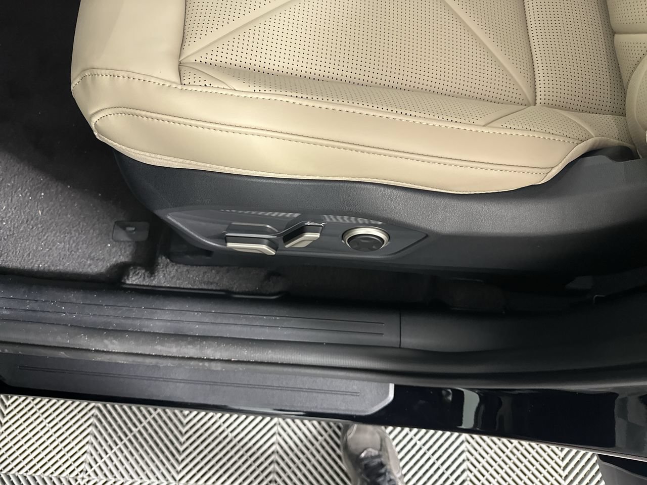 New 2027 Kia Telluride EX FWD image 4