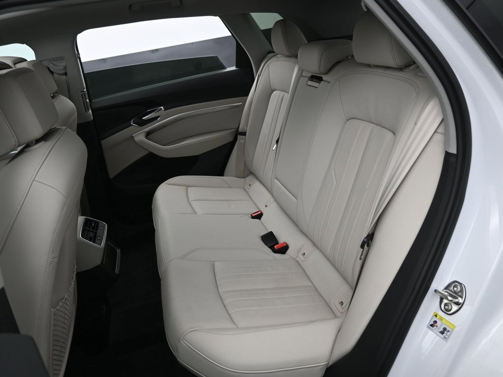 Used 2024 Audi Q8 e-tron Premium image 32