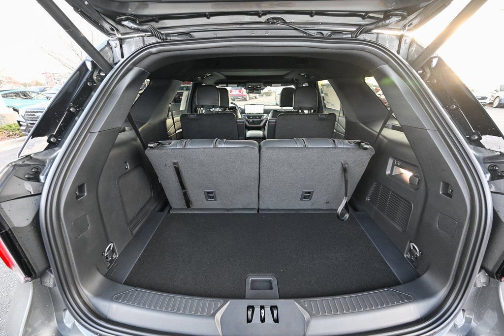 New 2026 Ford Explorer ST-Line w/ ST-Line Street Pack image 13