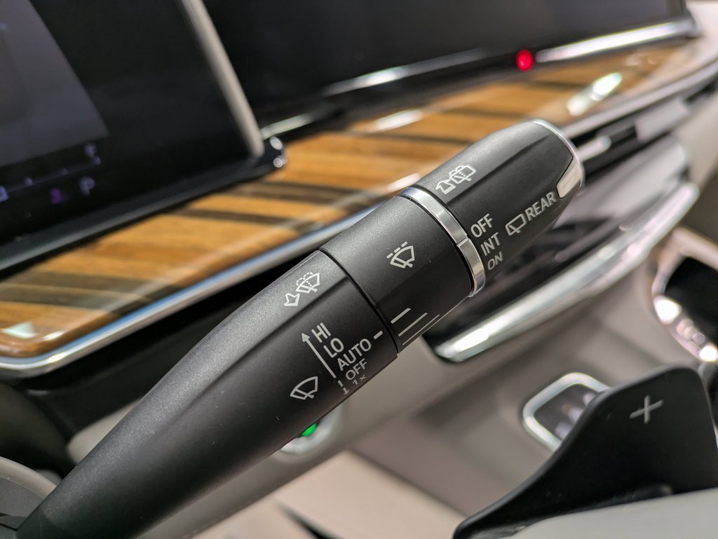 Used 2022 Cadillac Escalade Premium Luxury Platinum image 17