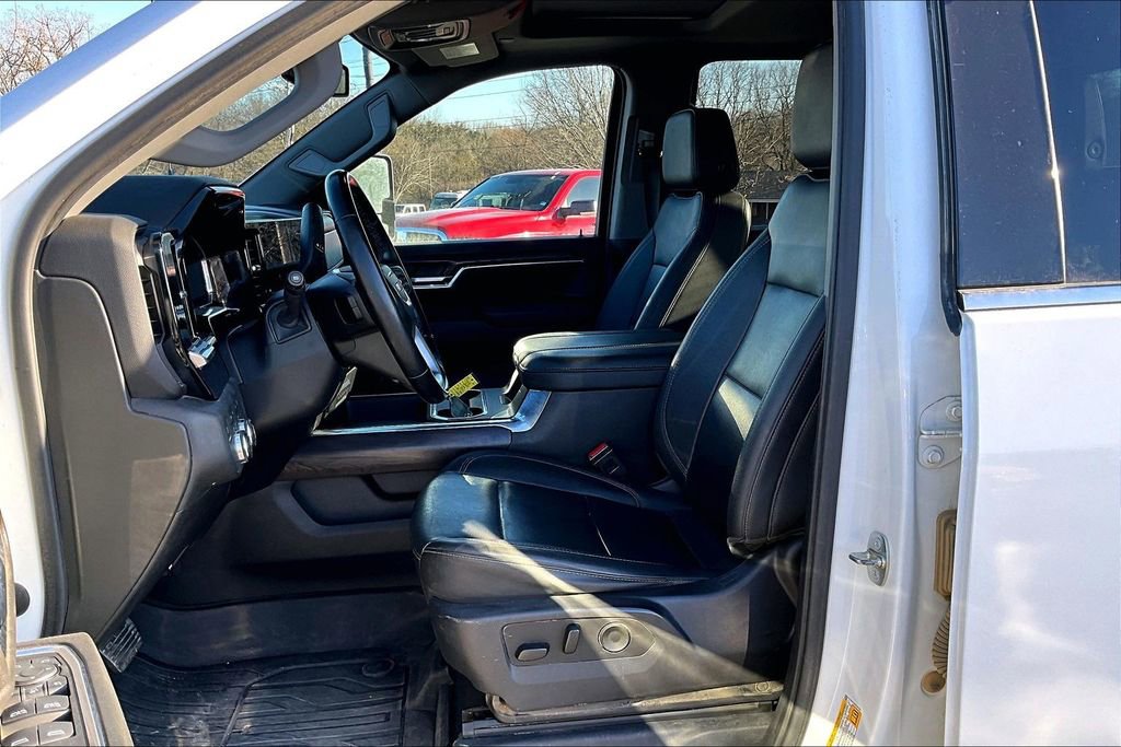 Used 2024 GMC Sierra 3500 SLT w/ SLT Premium Package image 21