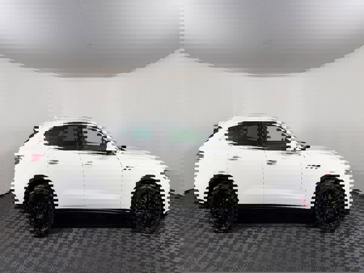 Used 2017 Maserati Levante S image 7