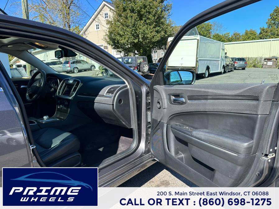 Used 2017 Chrysler 300 Limited w/ Value Package image 13