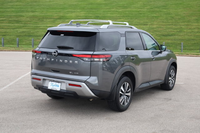 Used 2024 Nissan Pathfinder SL AWD/4WD image 4