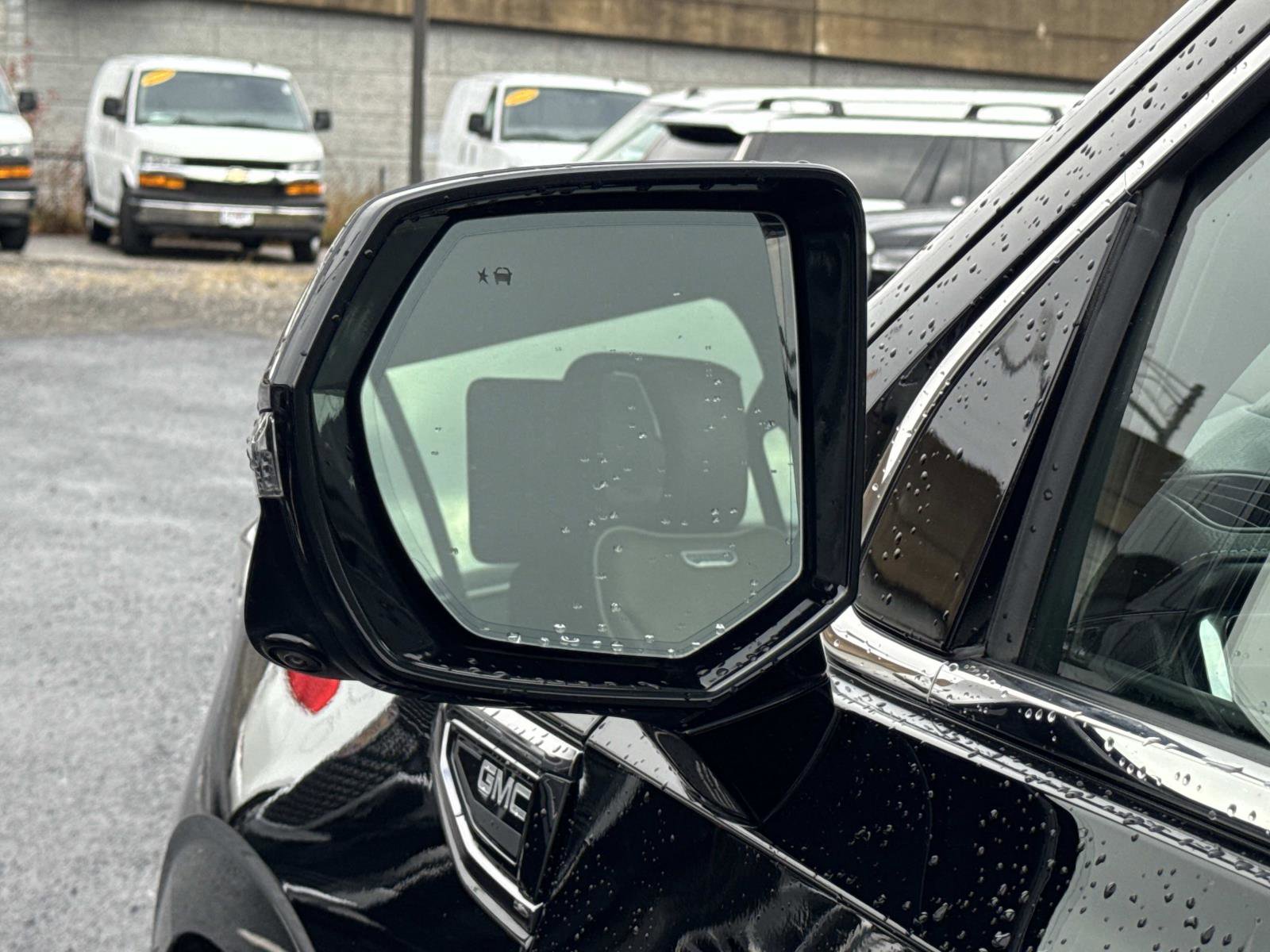 Used 2023 GMC Yukon Denali Ultimate image 18
