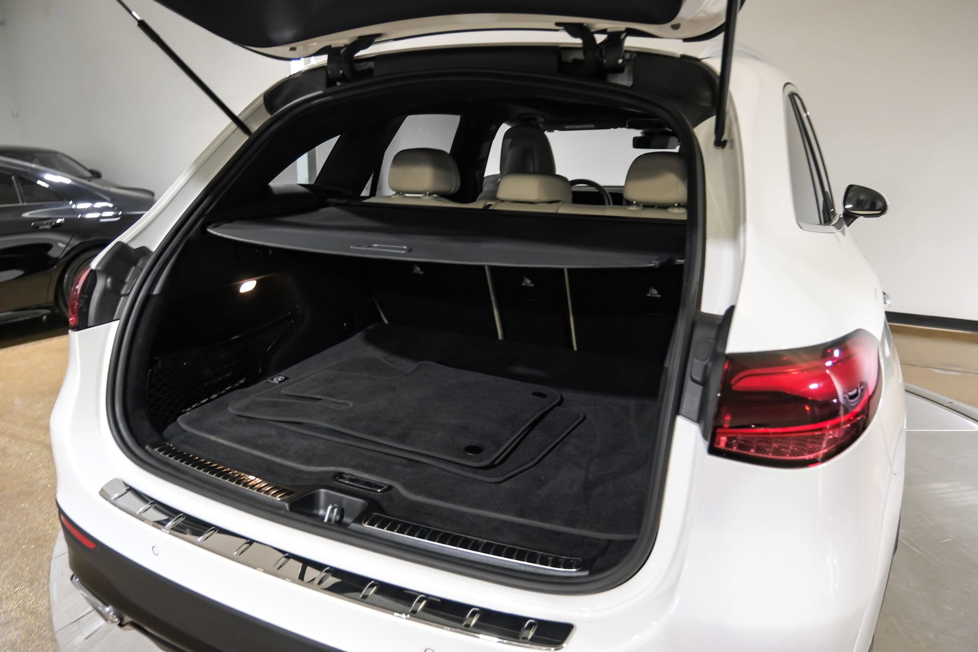 Used 2024 Mercedes-Benz GLC 300 image 53