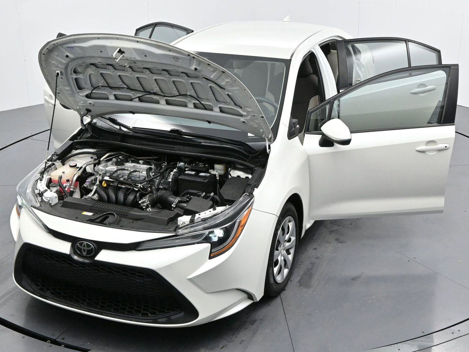 Used 2021 Toyota Corolla LE image 39
