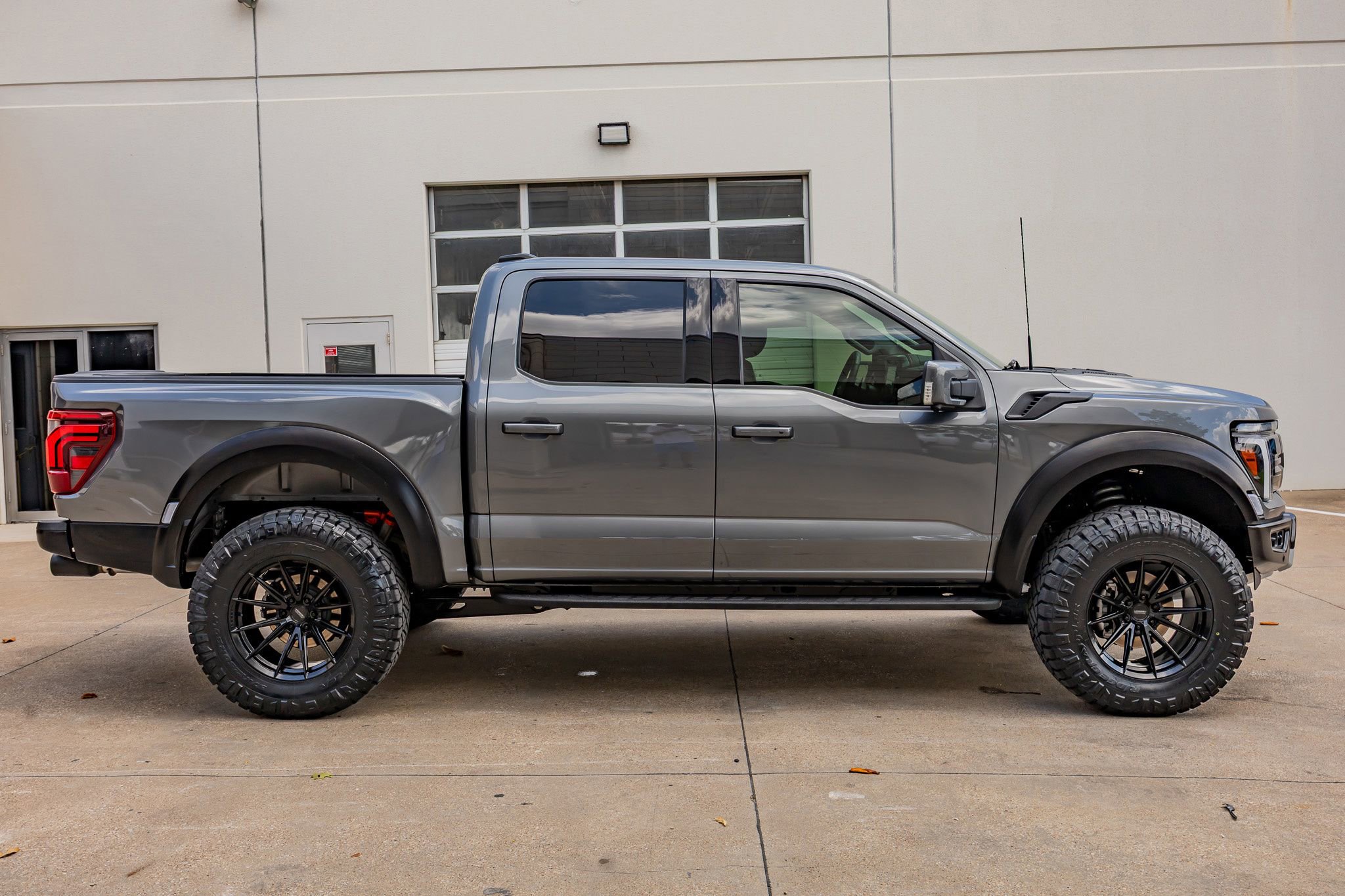 Used 2025 Ford F150 Raptor AWD/4WD image 11
