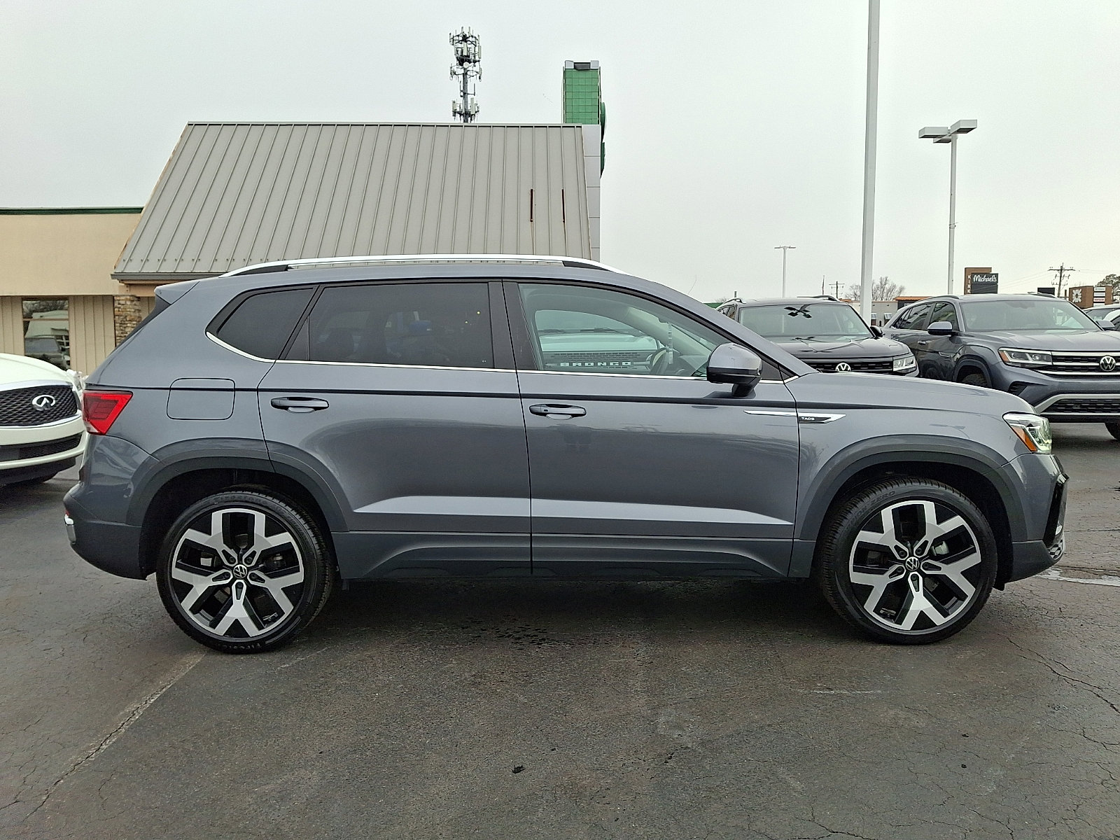 Used 2022 Volkswagen Taos SEL image 7