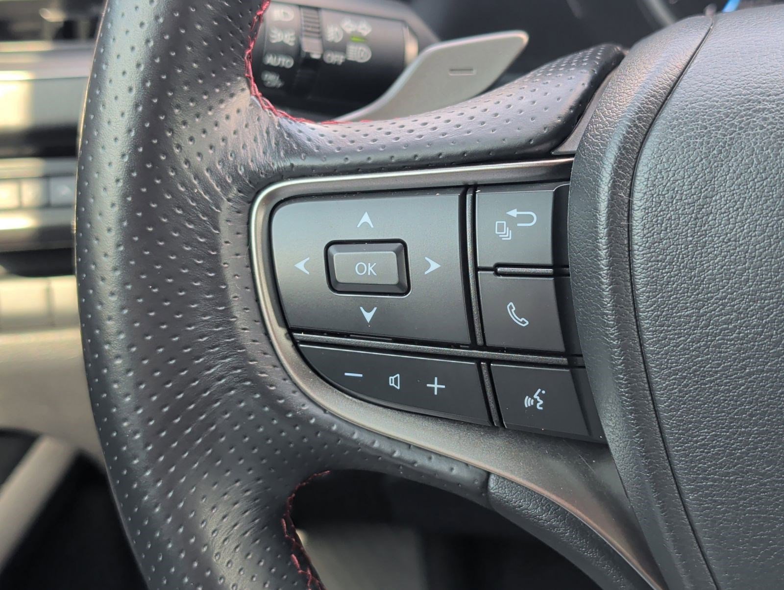 Certified 2022 Lexus UX 200 F Sport w/ Accessory Package (Z2) image 13