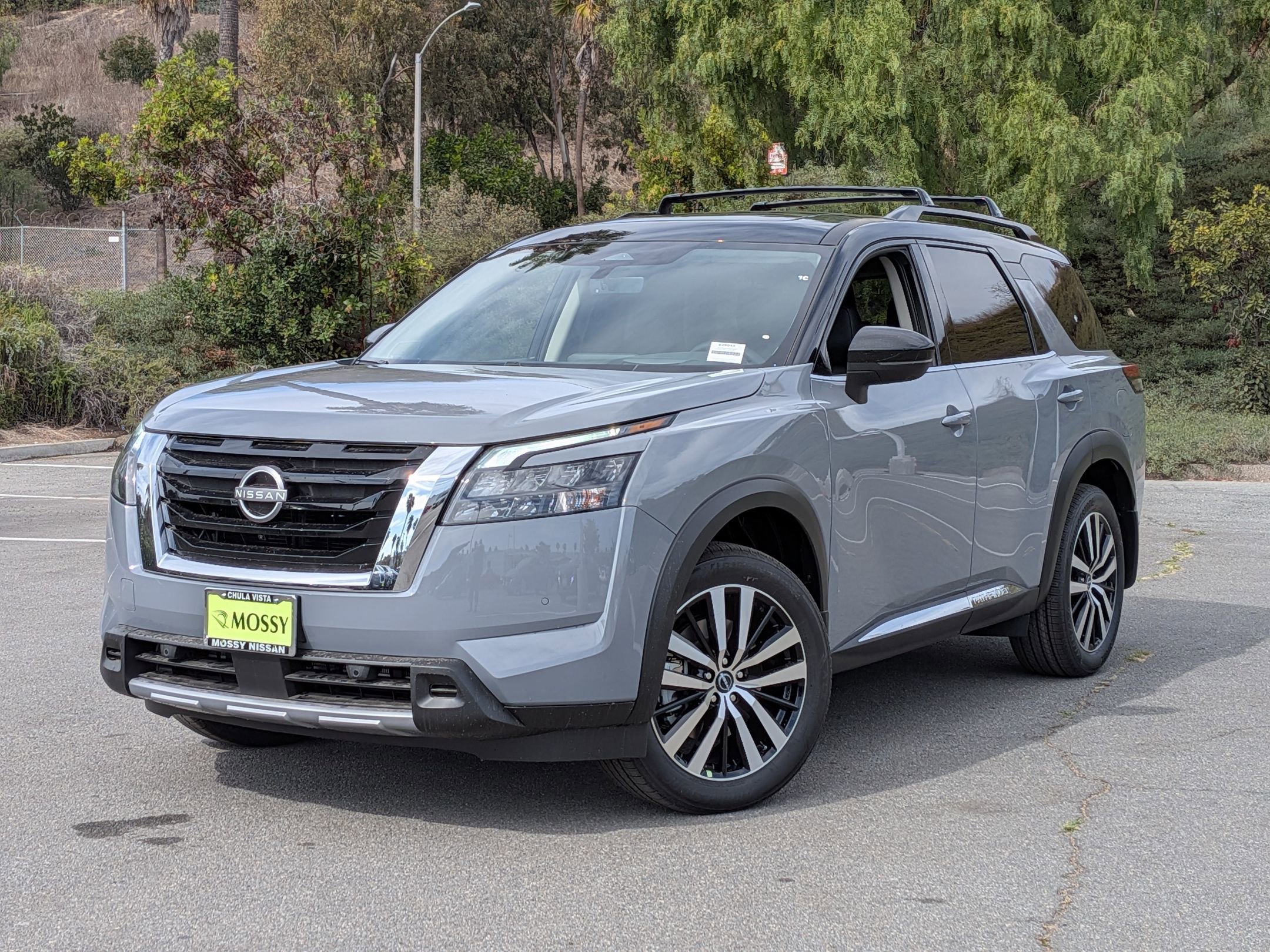 New 2025 Nissan Pathfinder Platinum w/ Cargo Package