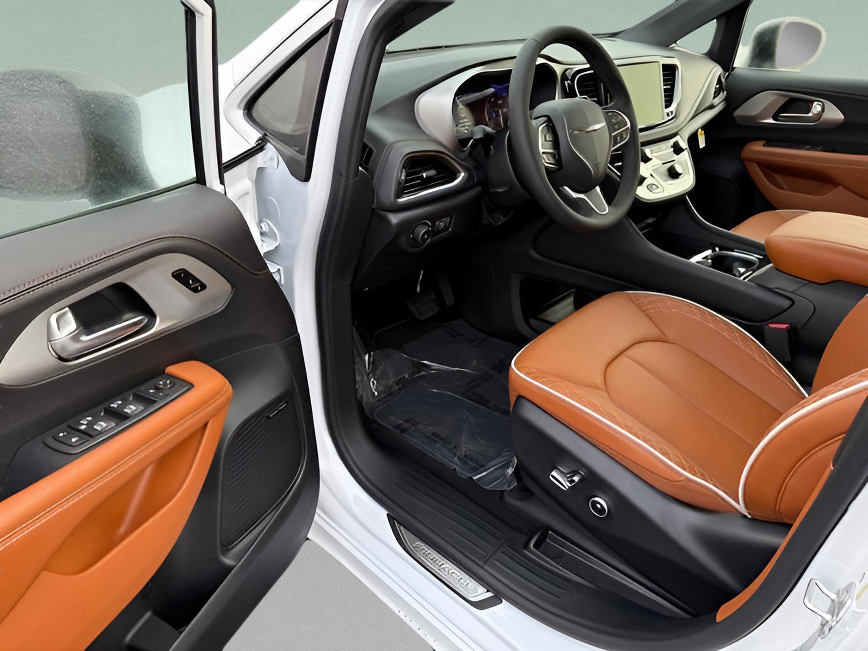 New 2026 Chrysler Pacifica Pinnacle image 15