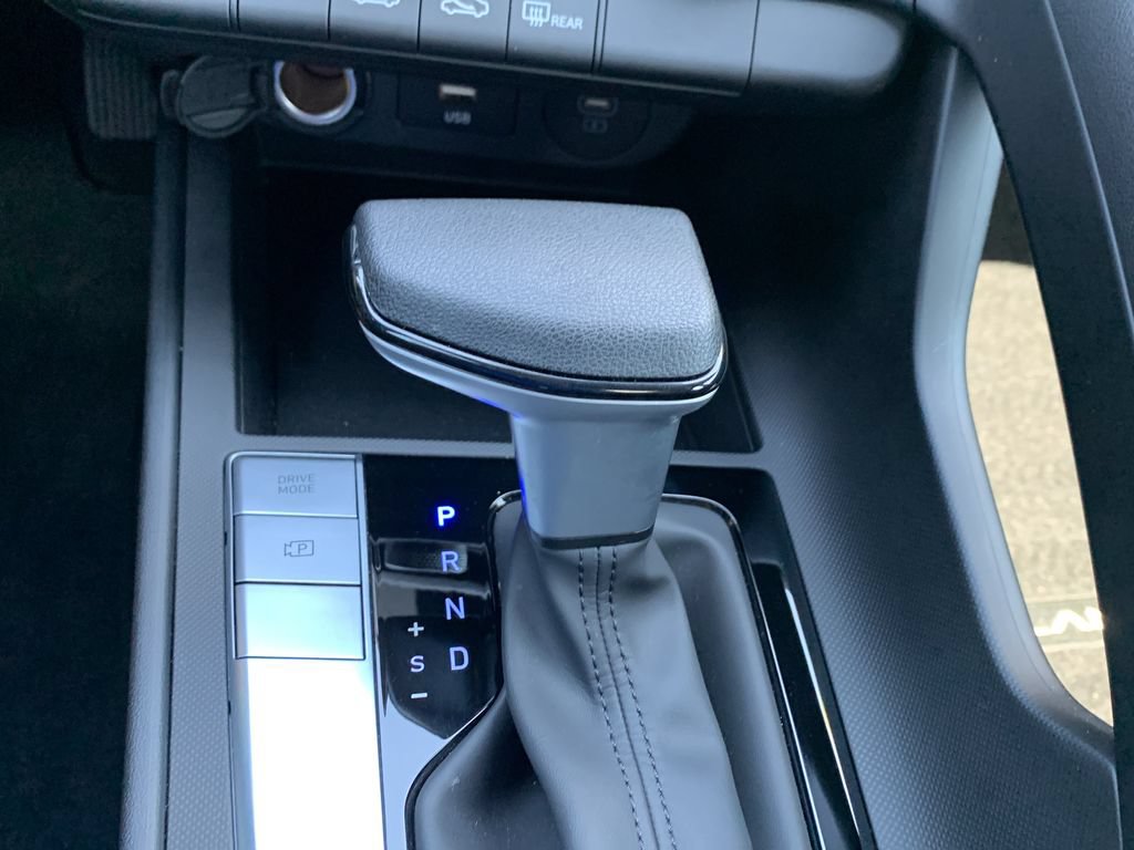 Certified 2026 Hyundai Elantra SE FWD image 30
