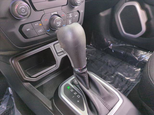 Used 2019 Jeep Renegade Latitude FWD image 12