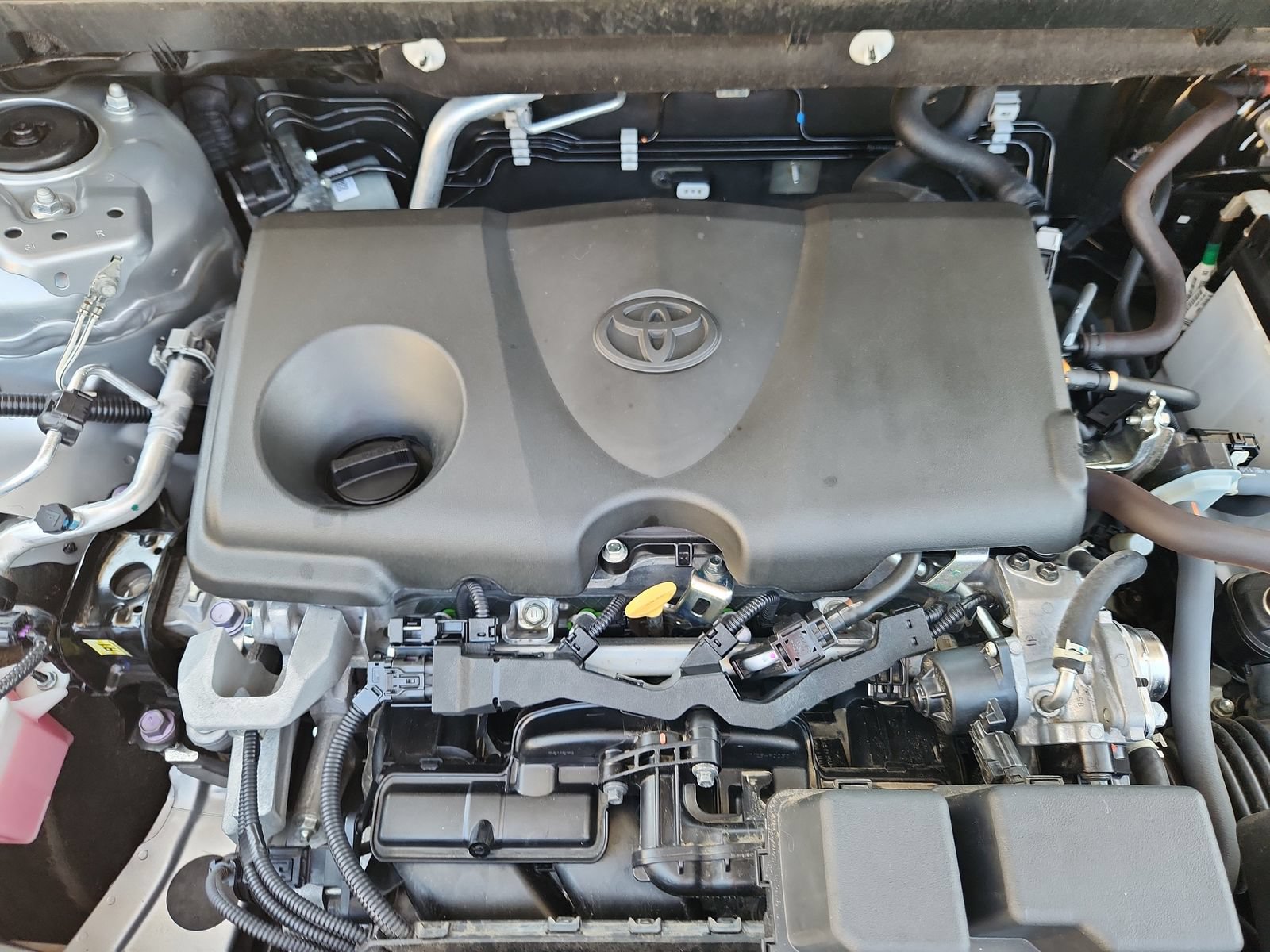Used 2024 Toyota RAV4 XLE AWD/4WD image 17