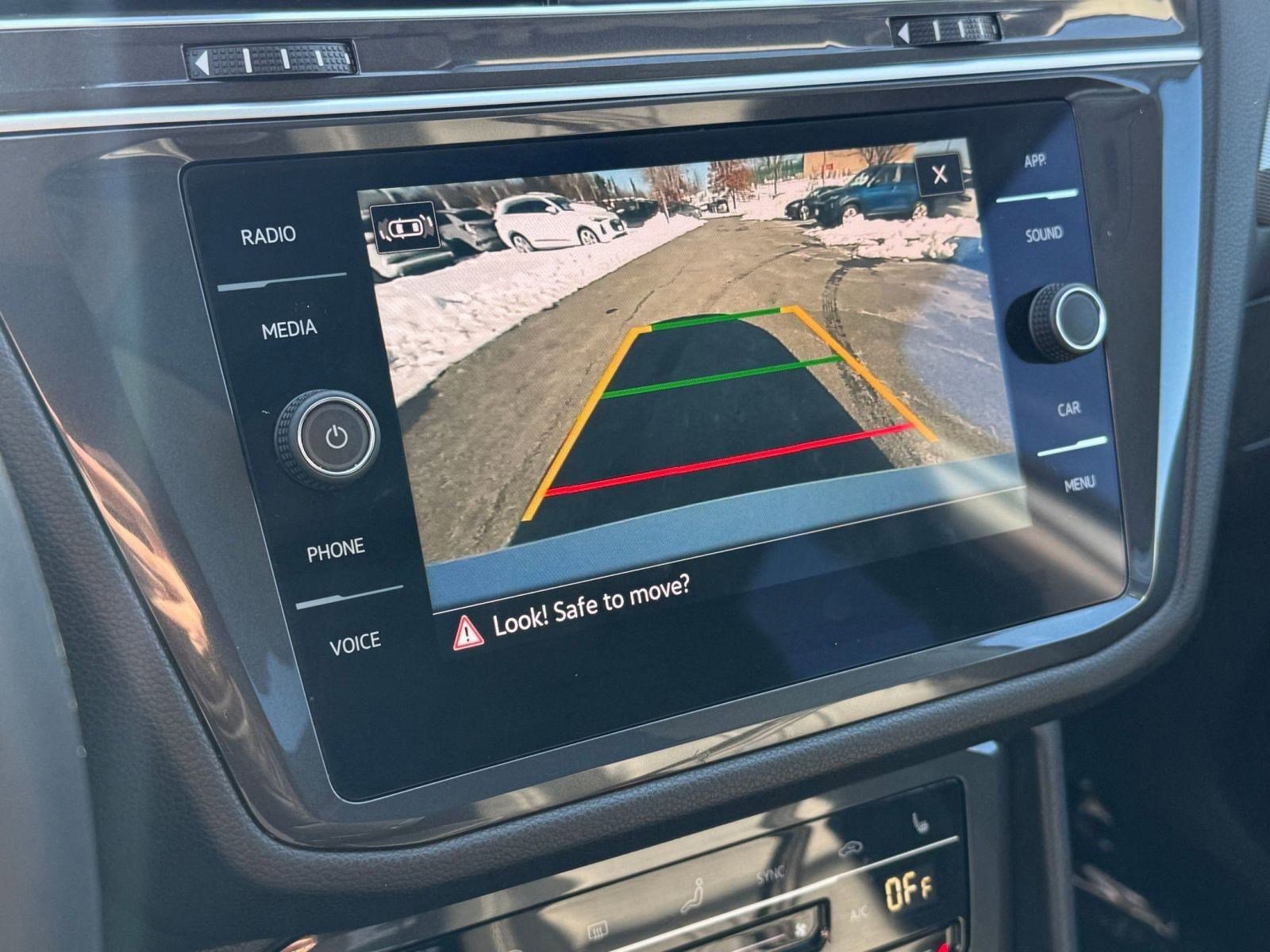 Used 2024 Volkswagen Tiguan SE w/ Panoramic Sunroof Package image 27