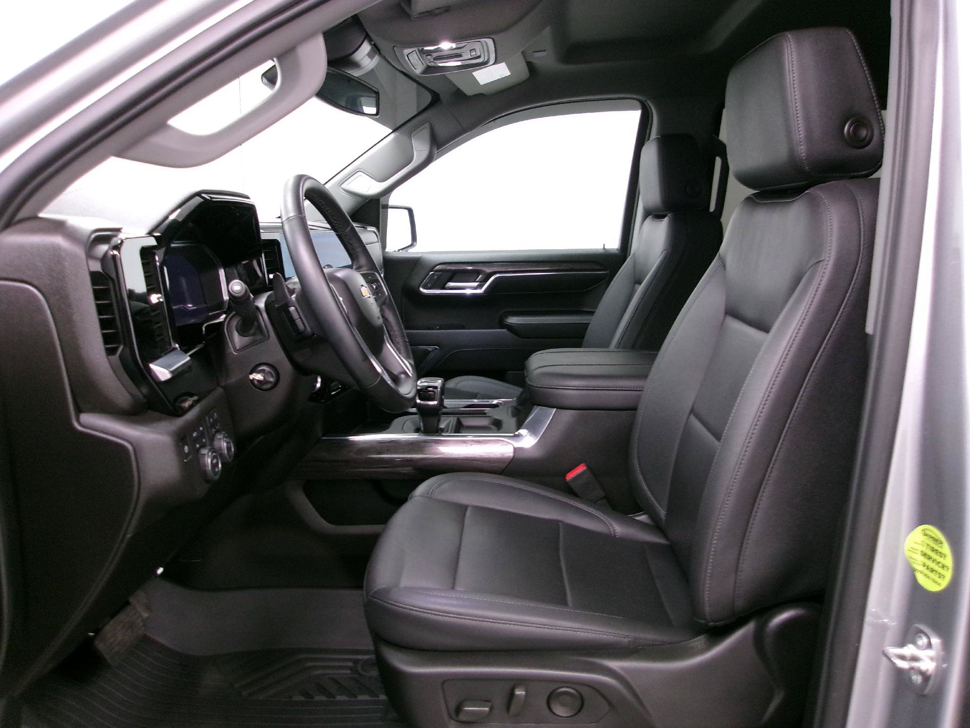 Used 2024 Chevrolet Silverado 1500 LTZ AWD/4WD image 8
