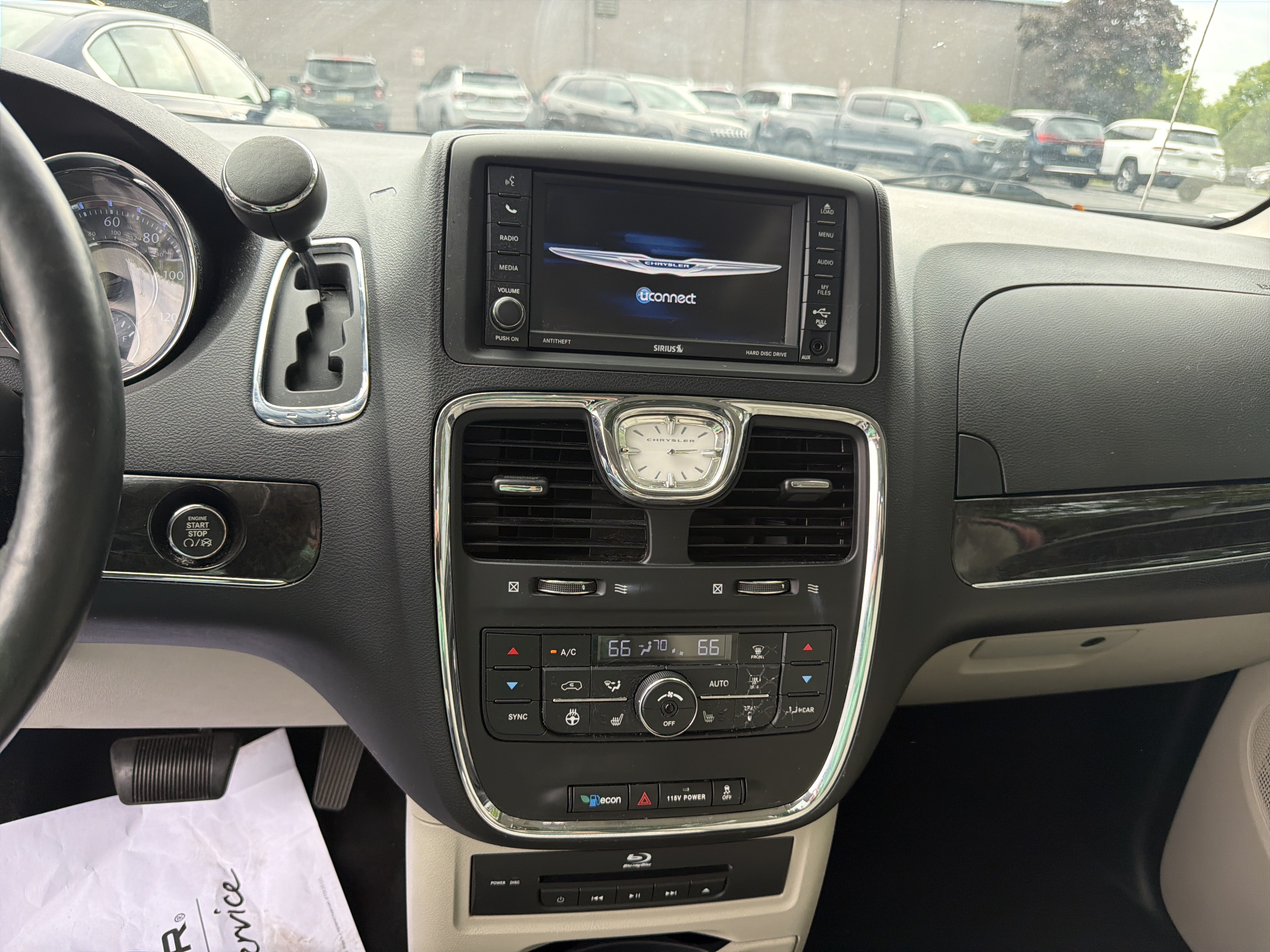 Used 2014 Chrysler Town & Country Touring-L w/ Driver Convenience Group FWD image 16