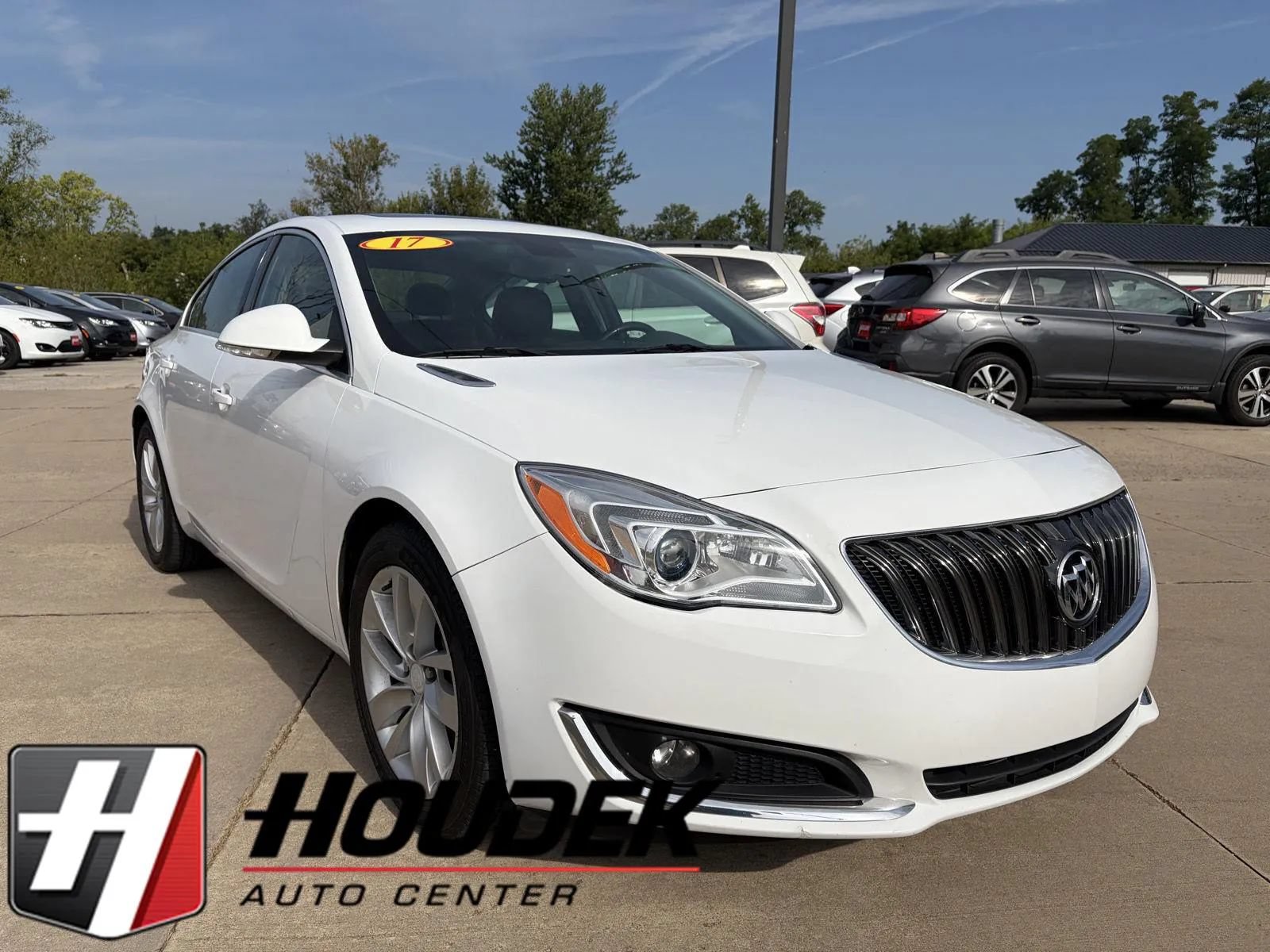 Used 2017 Buick Regal Premium FWD image 1