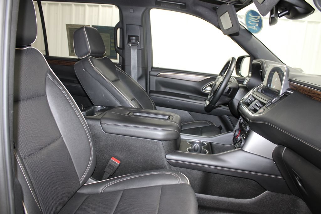 Used 2024 Chevrolet Suburban Premier AWD/4WD image 33