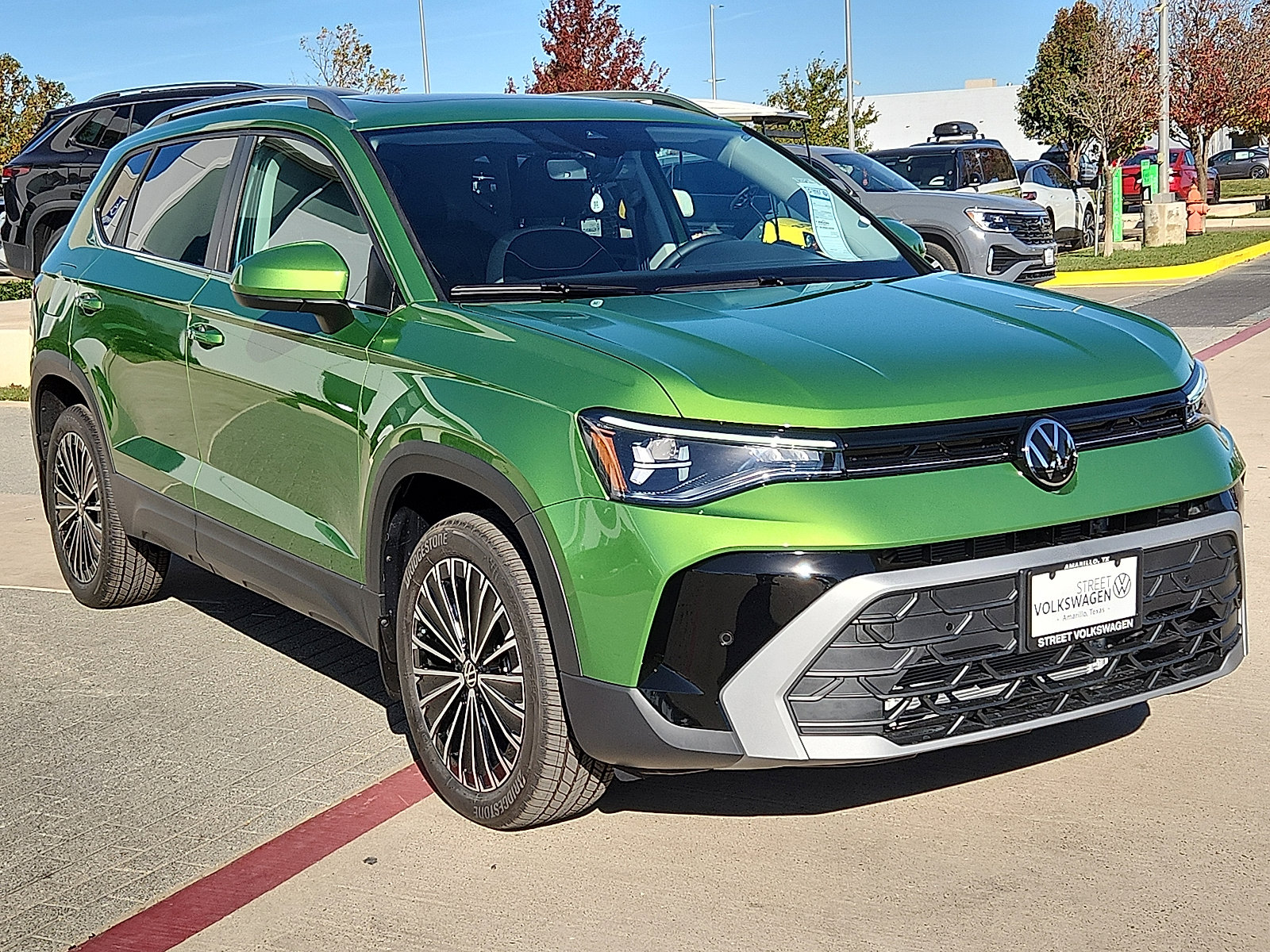 New 2026 Volkswagen Taos SE image 5