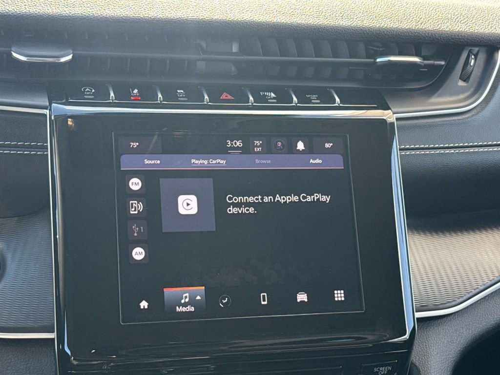 Used 2023 Jeep Grand Cherokee L Laredo image 15