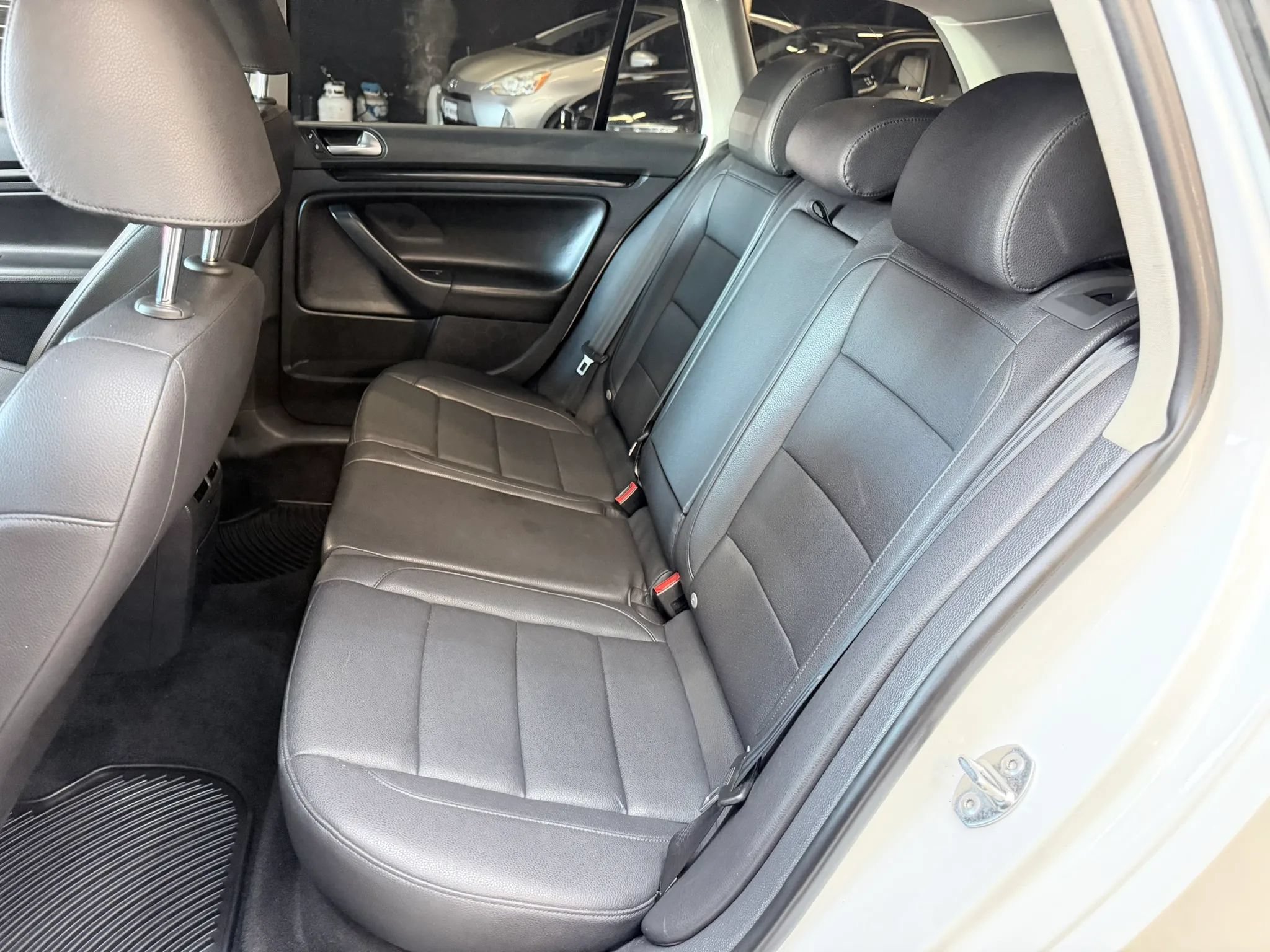 Used 2011 Volkswagen Jetta TDI FWD image 23