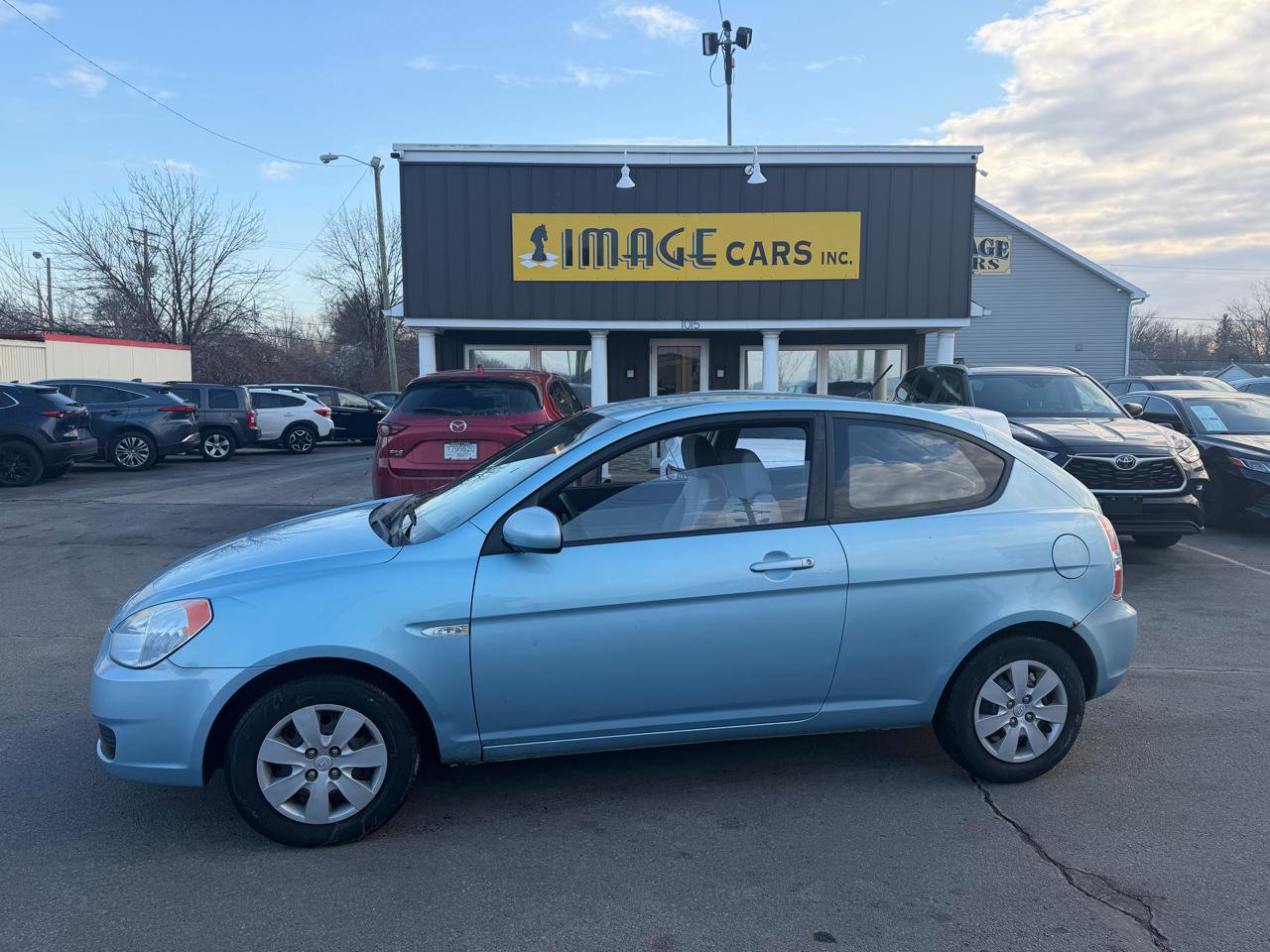 Used 2010 Hyundai Accent GS image 2