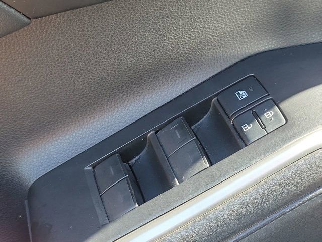 Used 2022 Toyota Highlander XLE image 30