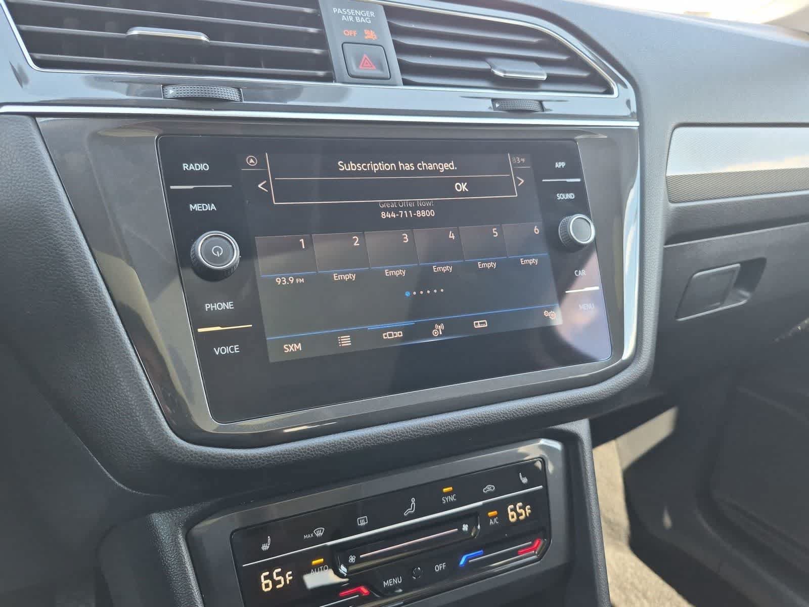 Used 2023 Volkswagen Tiguan SE w/ Panoramic Sunroof Package FWD image 27