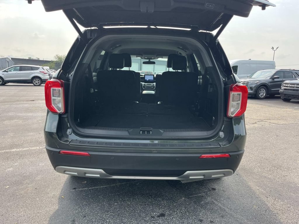 Used 2024 Ford Explorer XLT w/ Equipment Group 202A AWD/4WD image 15
