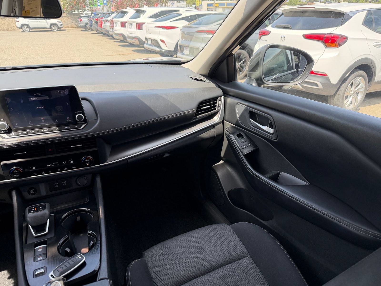 Used 2025 Nissan Rogue SV FWD image 37