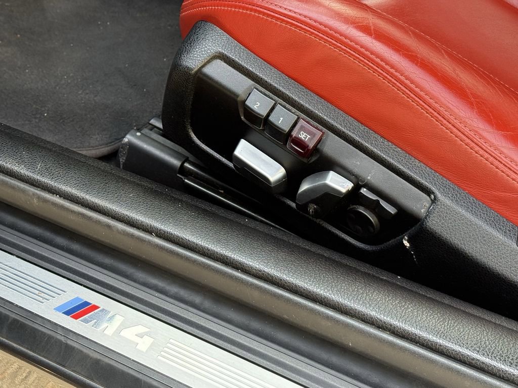 Used 2017 BMW M4 Convertible image 18