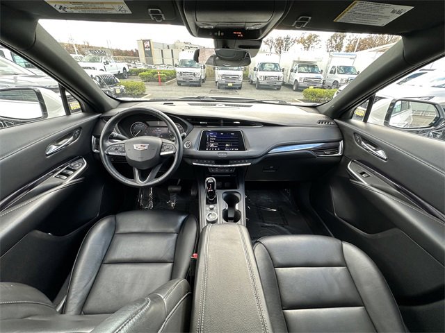 Used 2022 Cadillac XT4 Luxury w/ Cold Weather Package image 16