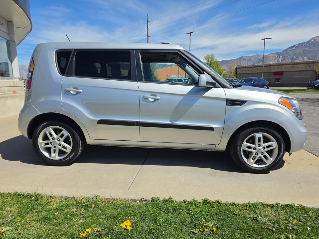 Used 2011 Kia Soul + w/ Audio Pkg FWD image 4