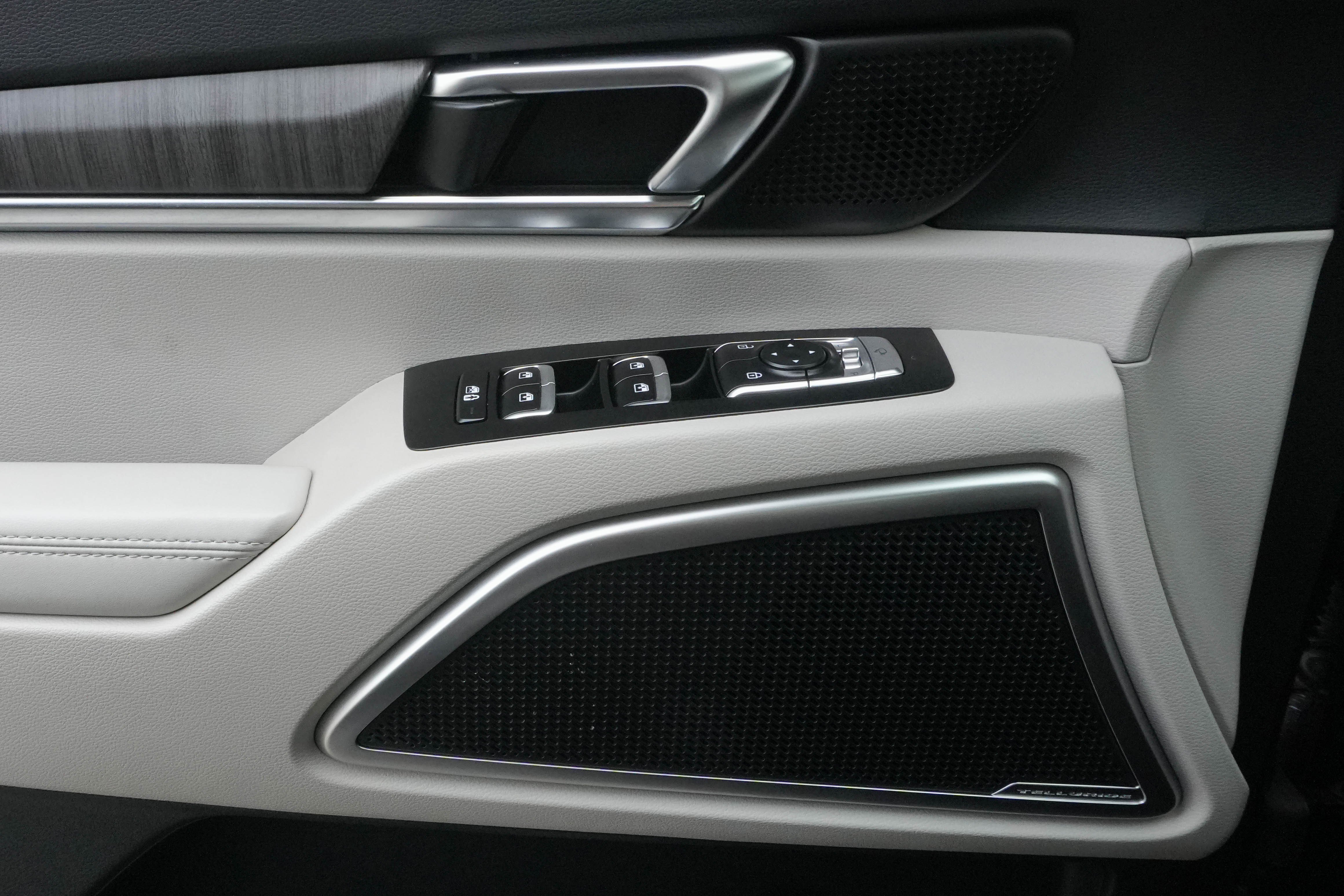 Used 2025 Kia Telluride EX w/ EX Captain's Chair Package image 16